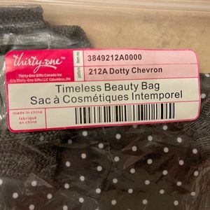 Thirty-One Timeless Beauty Bag “Dotty Chevron”